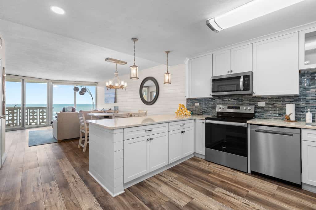 Golden Arms 602: Direct Ocean Views, 2 King Beds, Walk to Flagler Ave