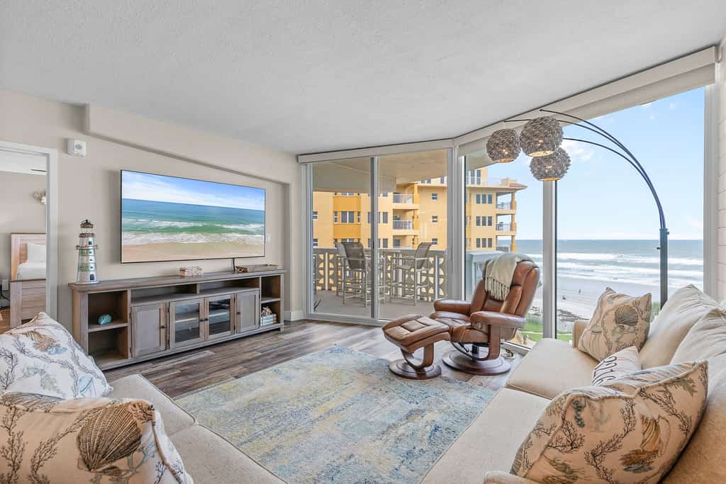 Golden Arms 602: Direct Ocean Views, 2 King Beds, Walk to Flagler Ave