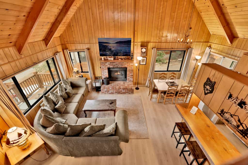 Lakeview Pines Log Cabin - Custom Built Village Log Cabin Retreat w/ Hot Tub, Pool Table