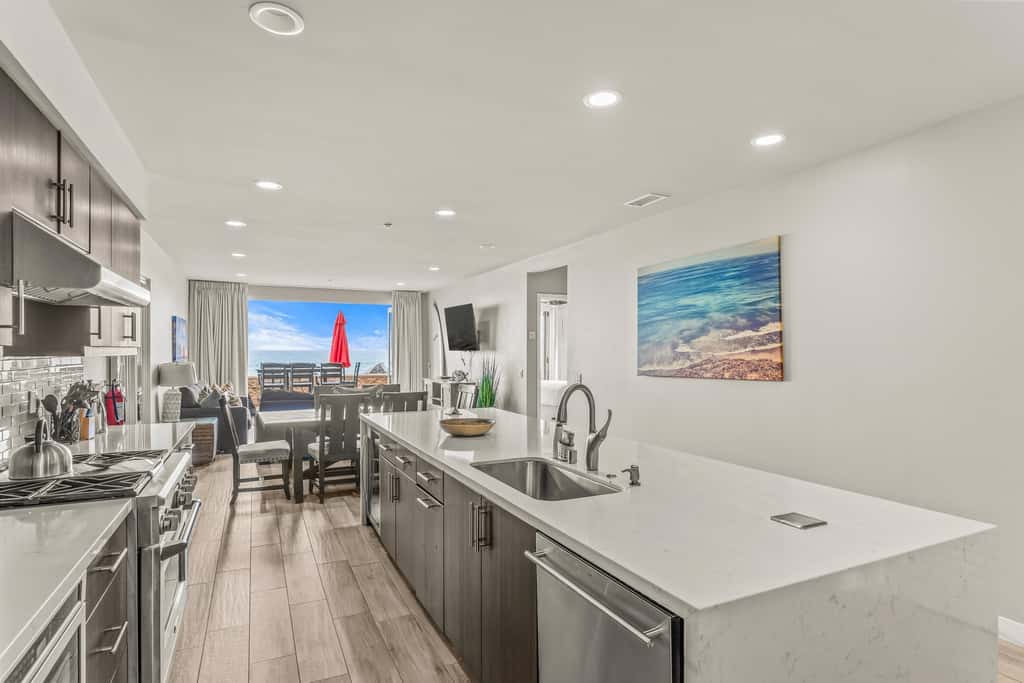 Oceanside Escape - Oceanfront - 700S-102