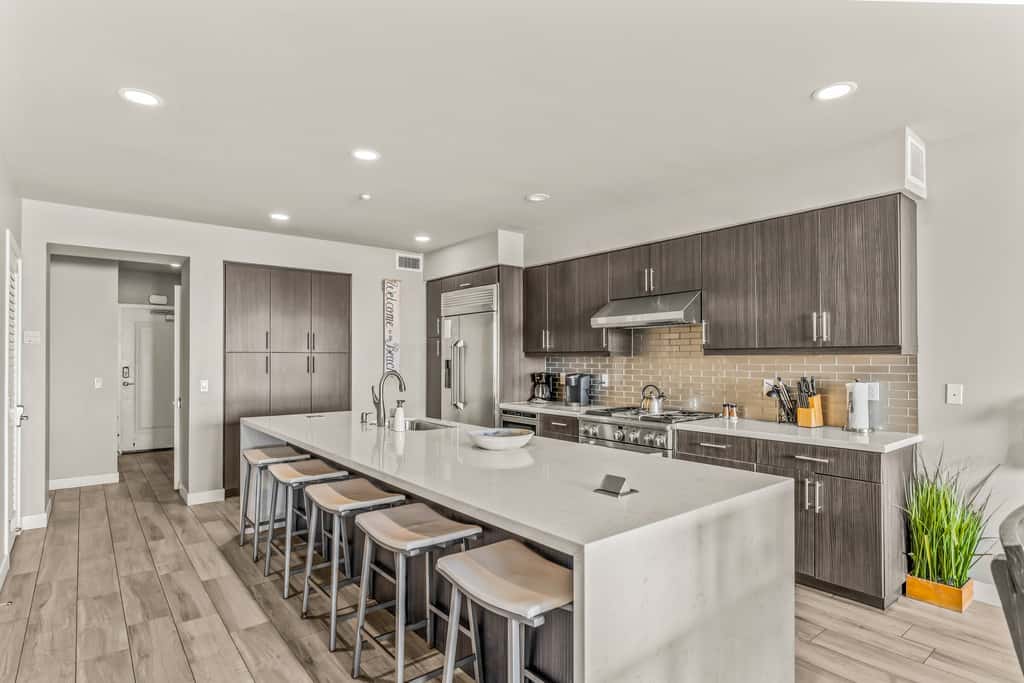 Oceanside Escape - Oceanfront - 700S-102