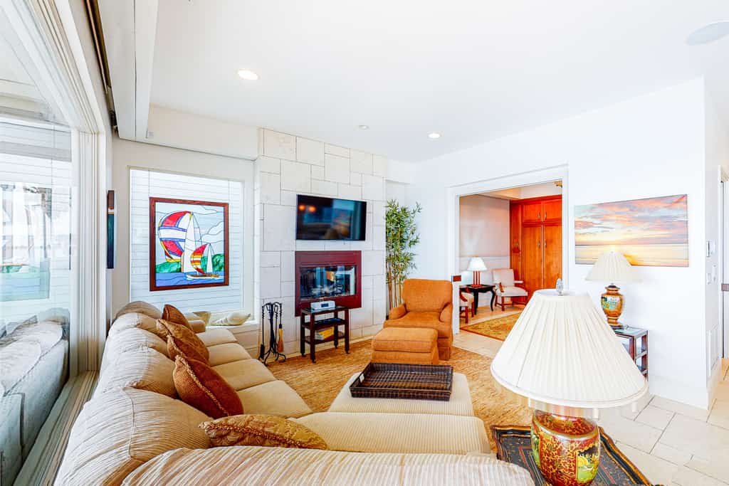 Luxury Beachfront Getaway - Main House