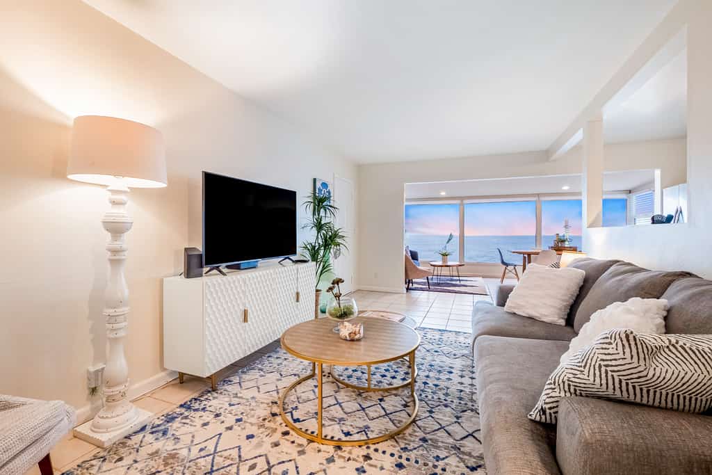Seafoam Sunset Oceanfront bungalow with spectacular views & W/D - near Mission/Pacific Beach