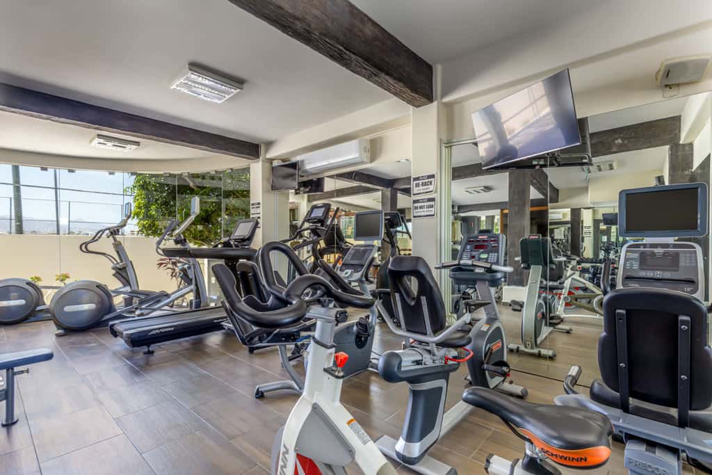 Spacious 2 BR Condo in San Jose - Pool - Tennis