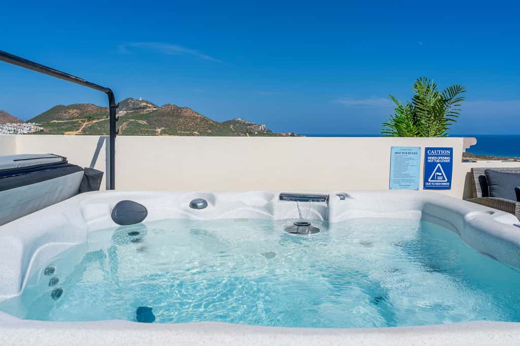Luxury House. Ocean View Roof Top. Private jacuzzi