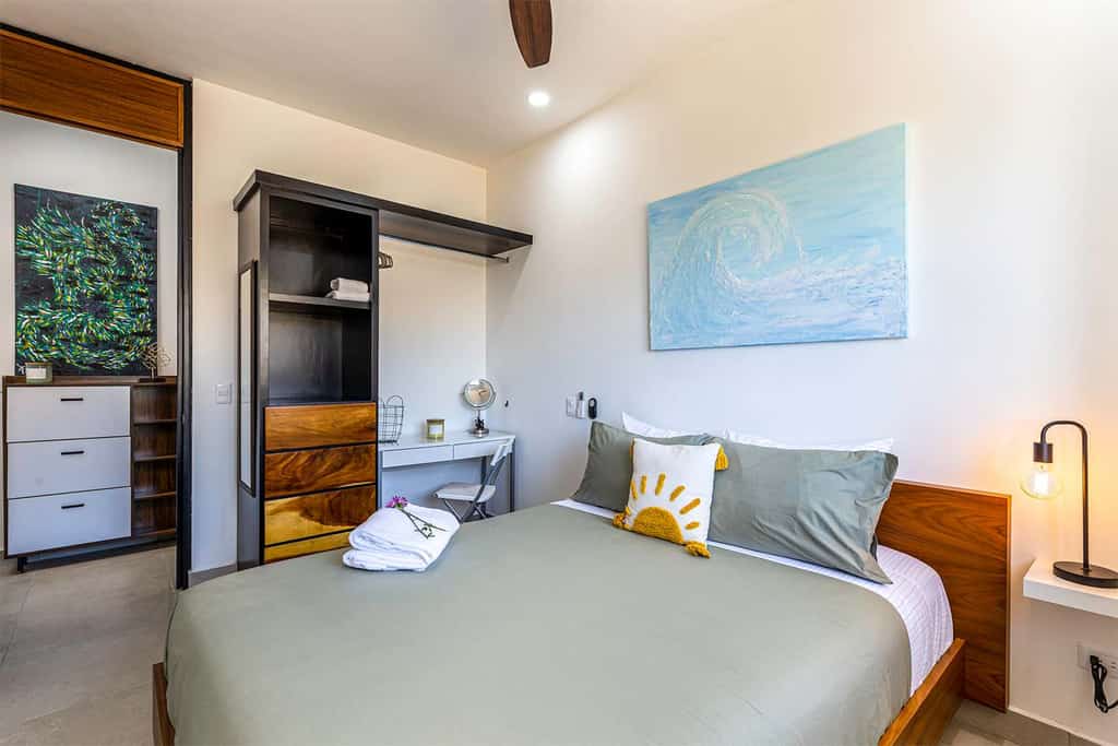 Enjoy our cozy two-bedroom apartment, with a beautiful view and an amazing rooftop terrace with rooftop pool where you can enjoy with family and friends:
• One king-size bed and one queen-size bed 
• Private balcony with outdoor chairs 
• Shared rooftop tan terrace with infinity pool, grill, and stunning ocean views
• Nearby one of the most famous mountains for hiking 
• Fast Wi-Fi, smart TV, and laundry center
• 24/7 security cameras with controlled access