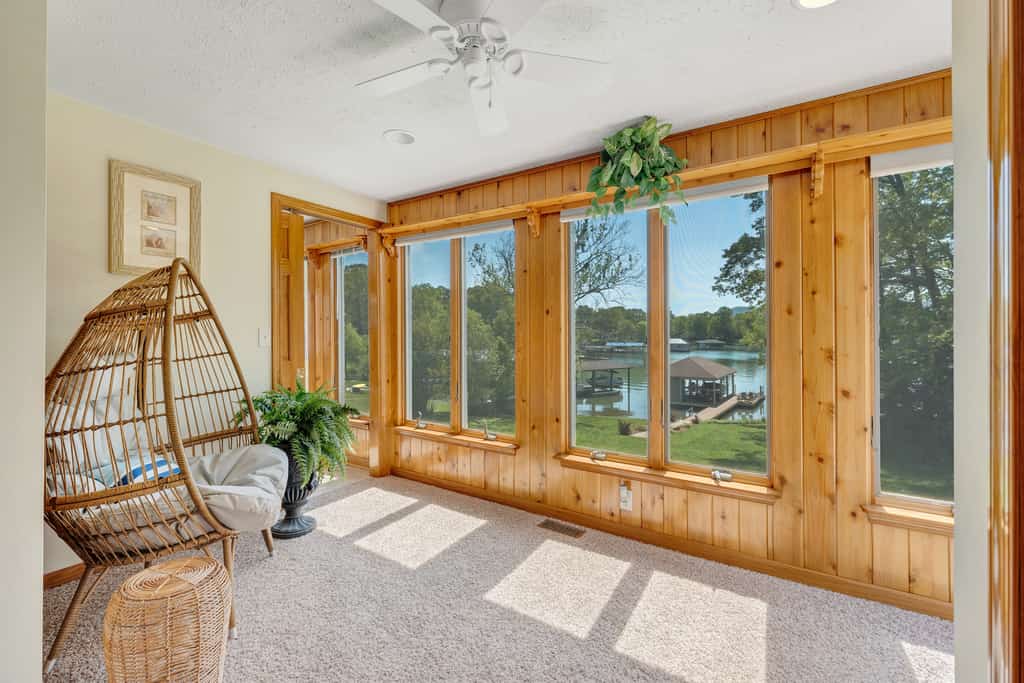 Stargaze - Lakefront with Private Dock, Ping Pong