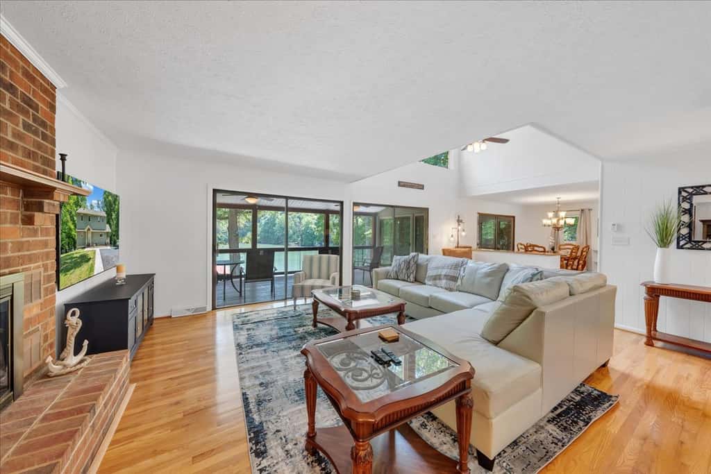 LAKE Emerald Shores