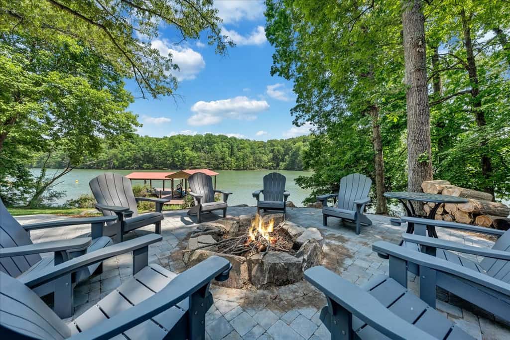 LAKE Emerald Shores
