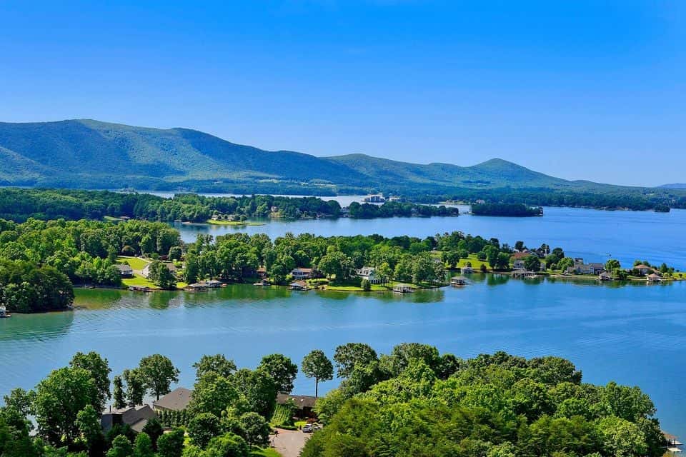 LAKE Emerald Shores