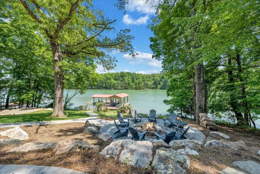 LAKE Emerald Shores
