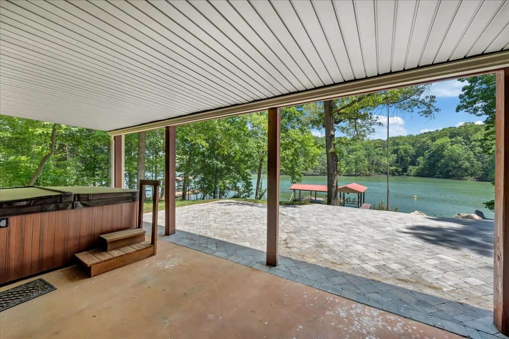 Emerald Shores - Lakefront, Private Dock & Fire Pit