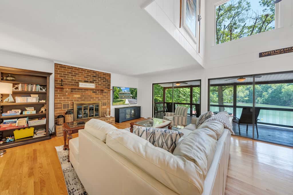 LAKE Emerald Shores