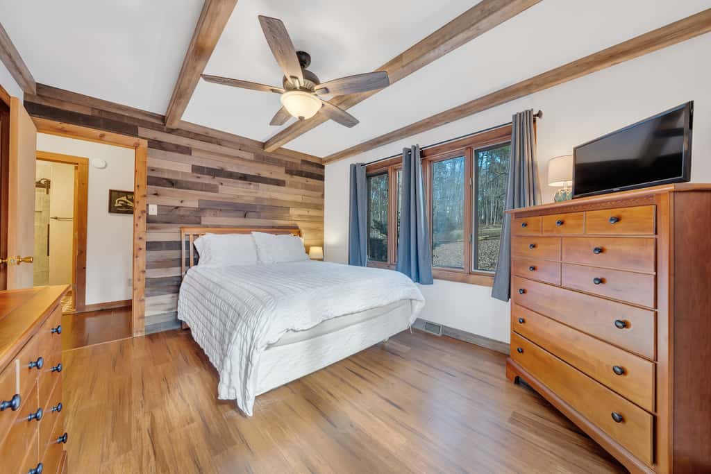 LAKEside Lodge