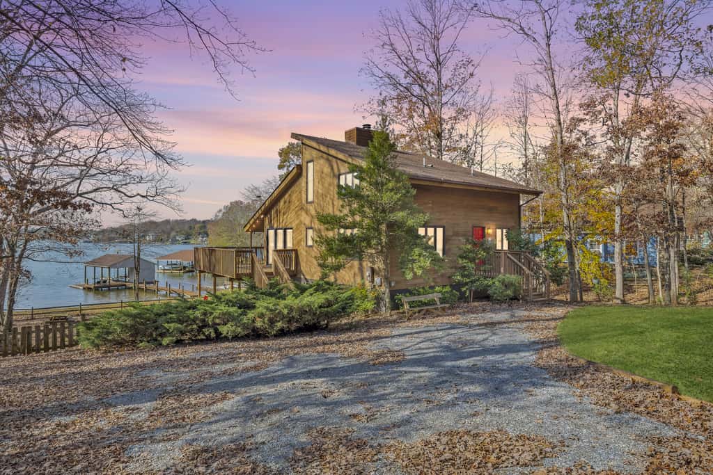 LAKEside Lodge