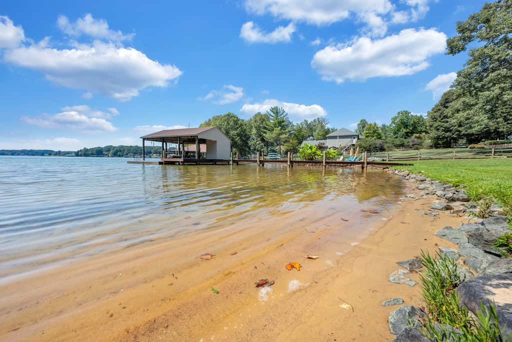 LAKEside Lodge