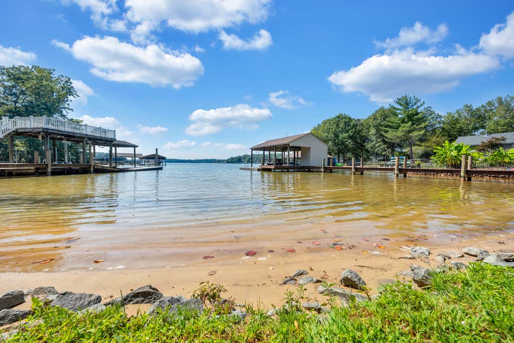 LAKEside Lodge