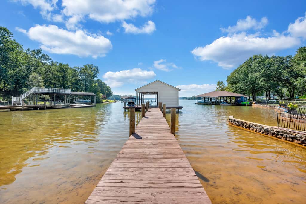 LAKEside Lodge