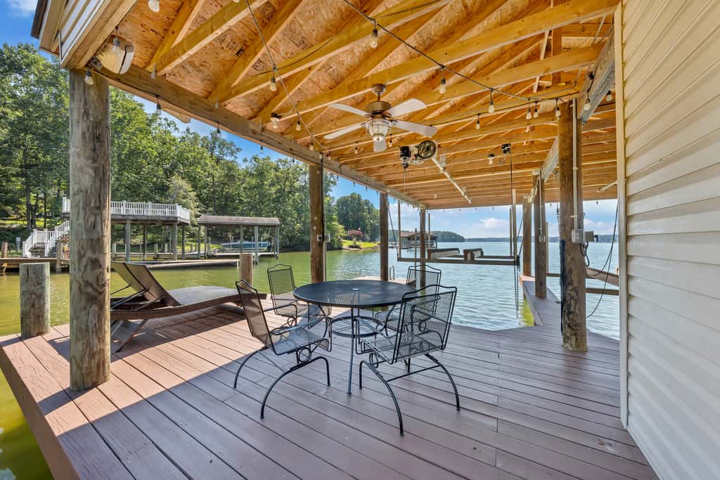 LAKEside Lodge