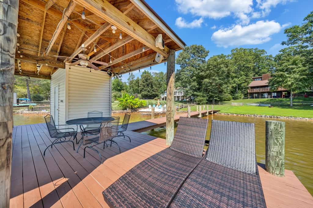 LAKEside Lodge