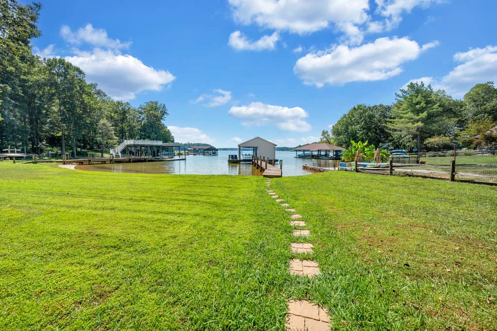 LAKEside Lodge
