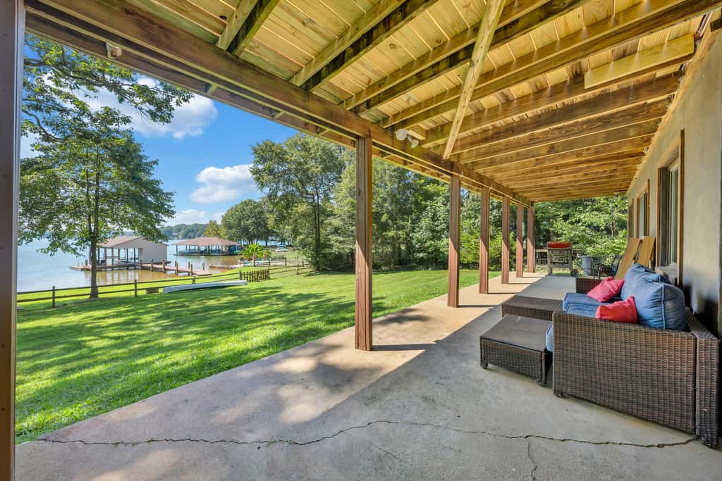 LAKEside Lodge