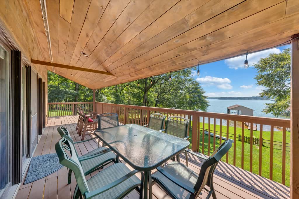 LAKEside Lodge