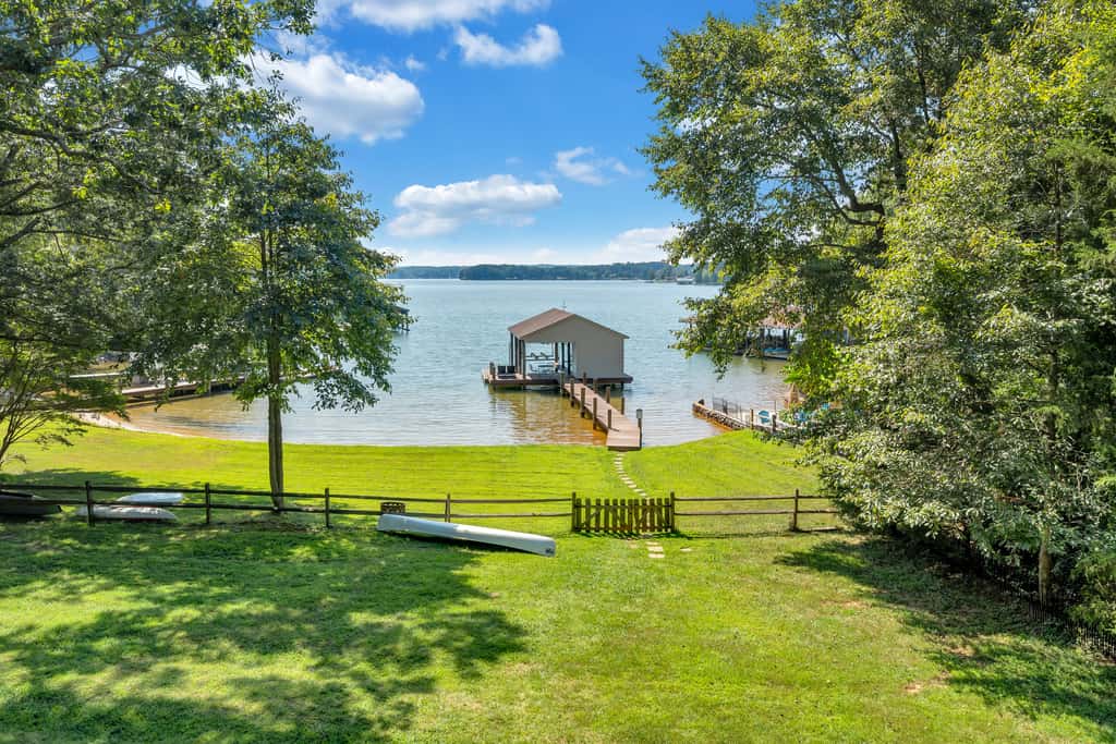 LAKEside Lodge