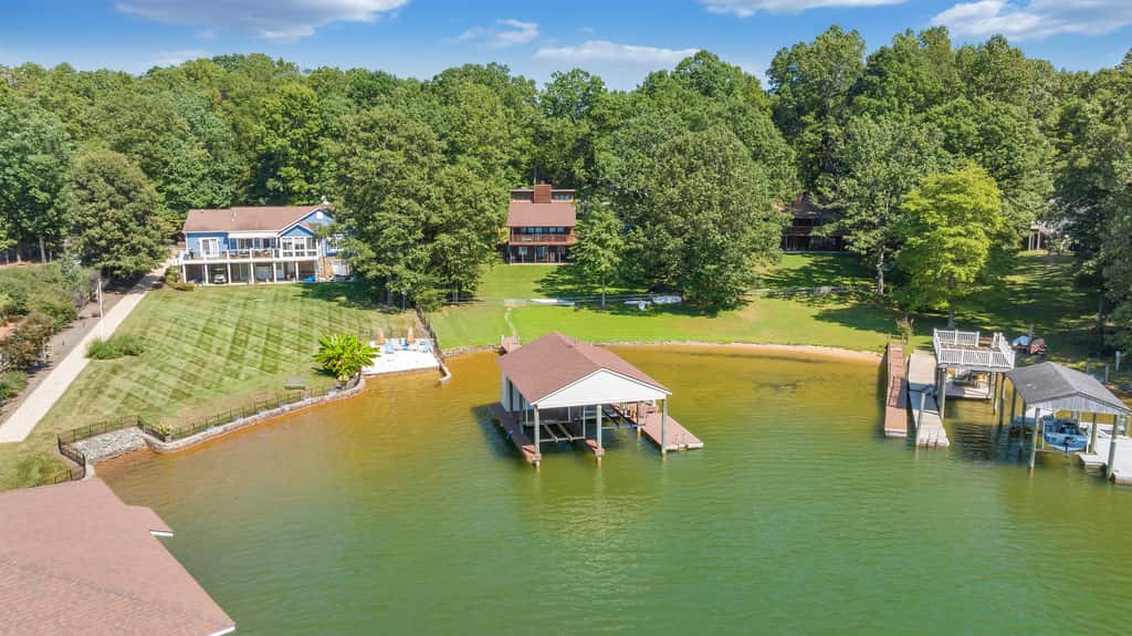 LAKEside Lodge