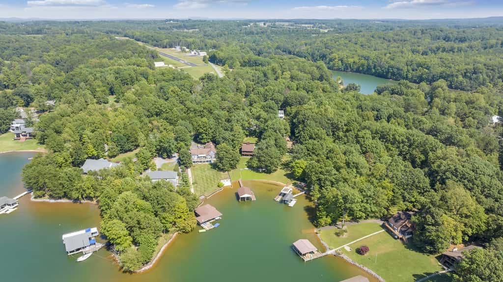 LAKEside Lodge