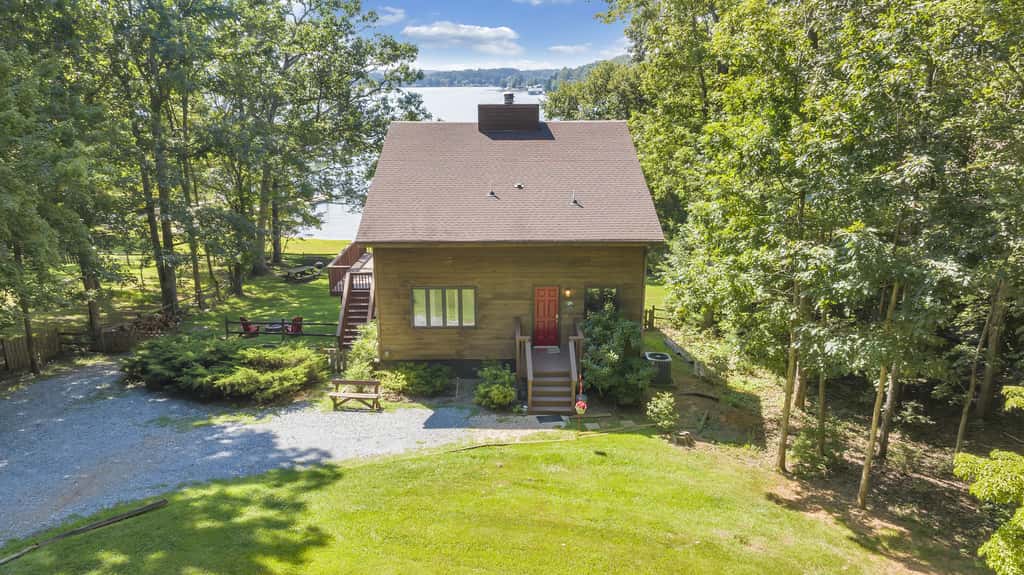 LAKEside Lodge