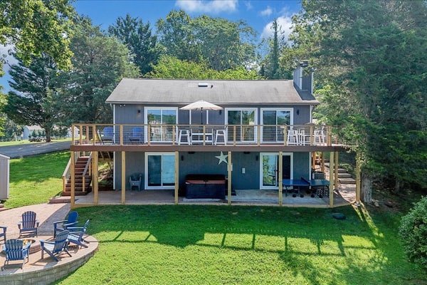 Lakeside Sunsets - Private Dock, Hot Tub & Firepit