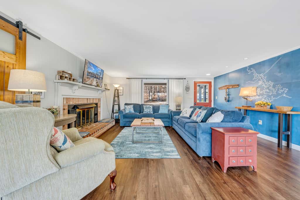 LAKE Point Retreat