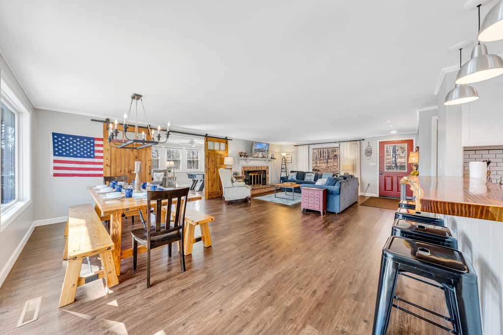 LAKE Point Retreat