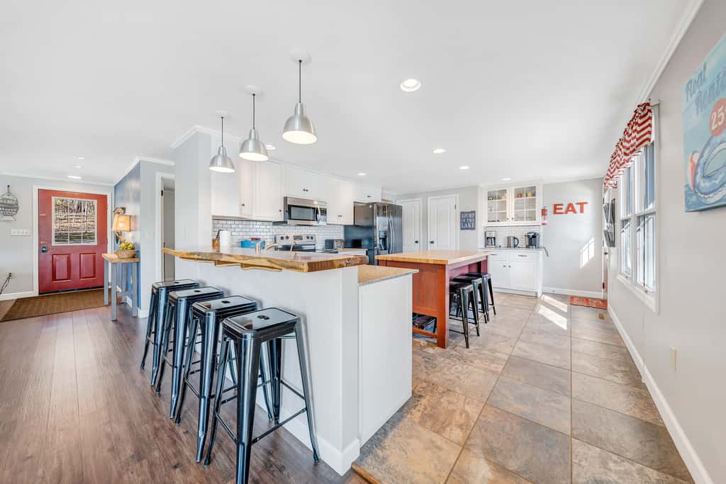 LAKE Point Retreat