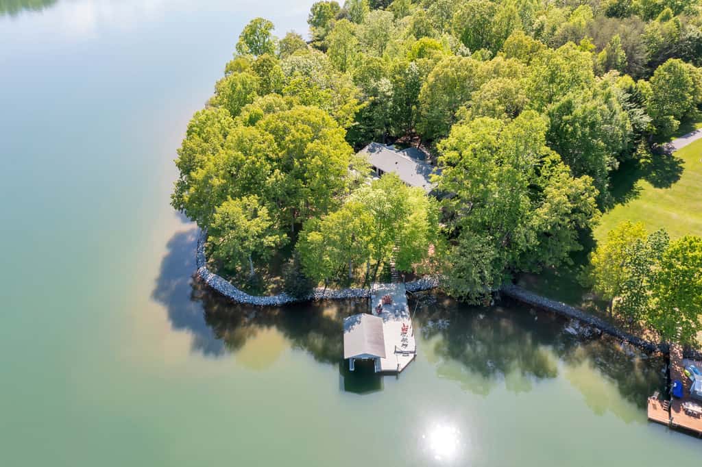LAKE Point Retreat