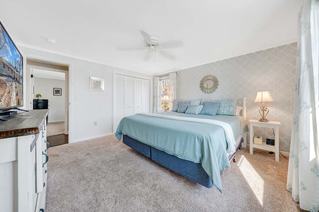 LAKE Point Retreat