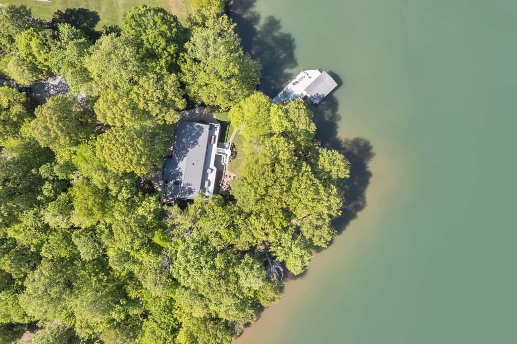 LAKE Point Retreat