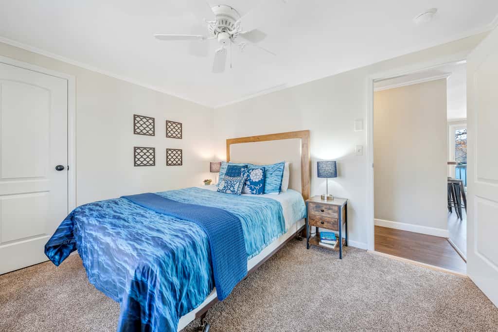 LAKE Point Retreat