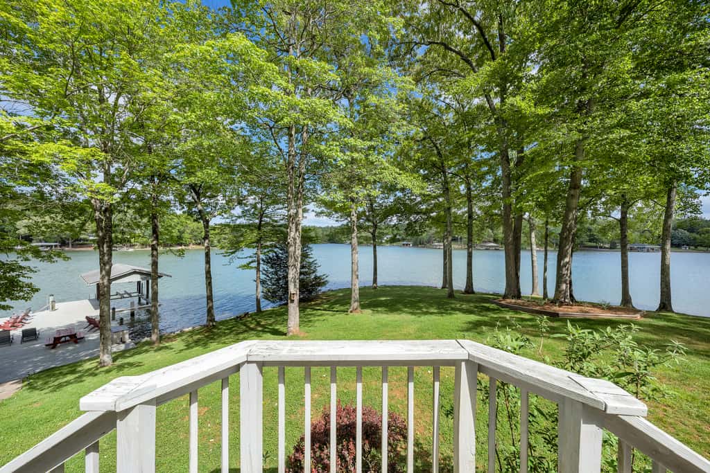LAKE Point Retreat