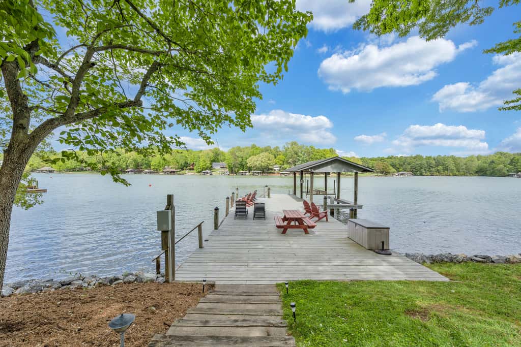 LAKE Point Retreat