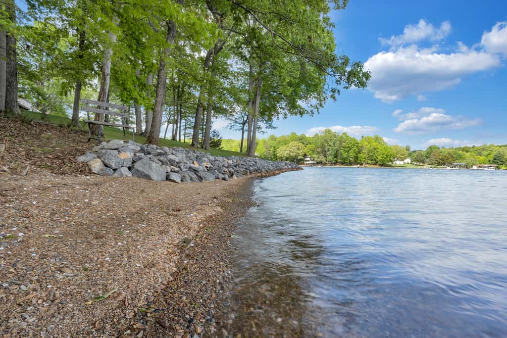 LAKE Point Retreat