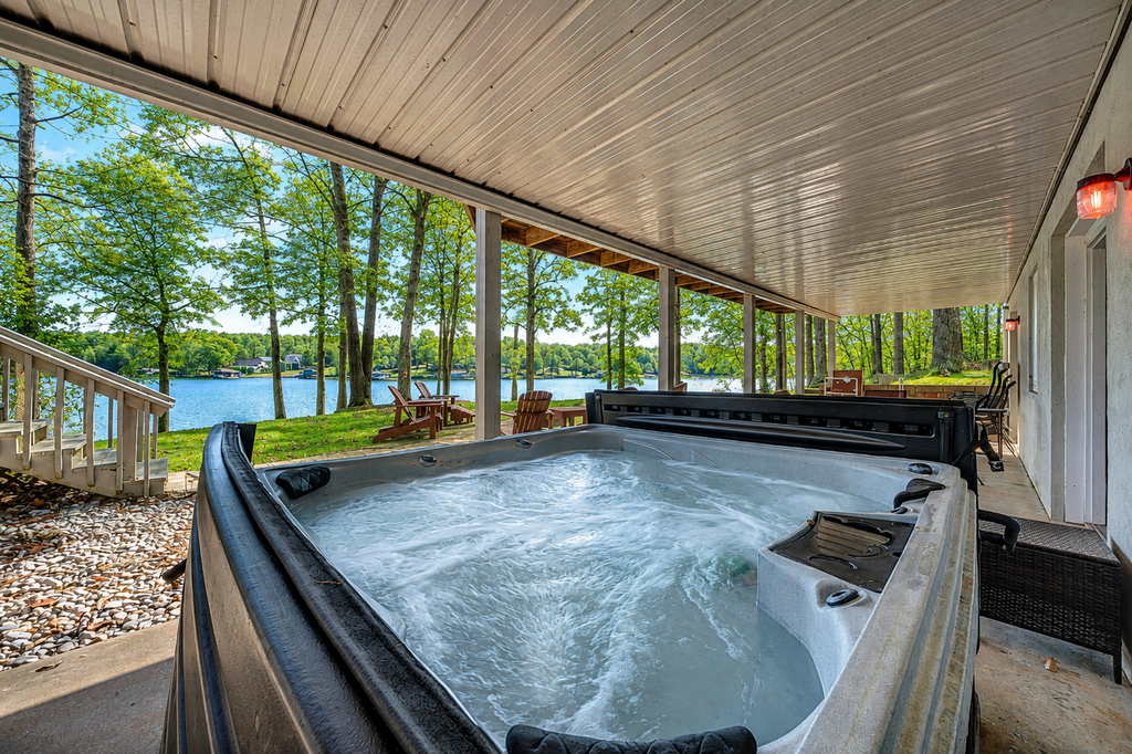 LAKE Point Retreat