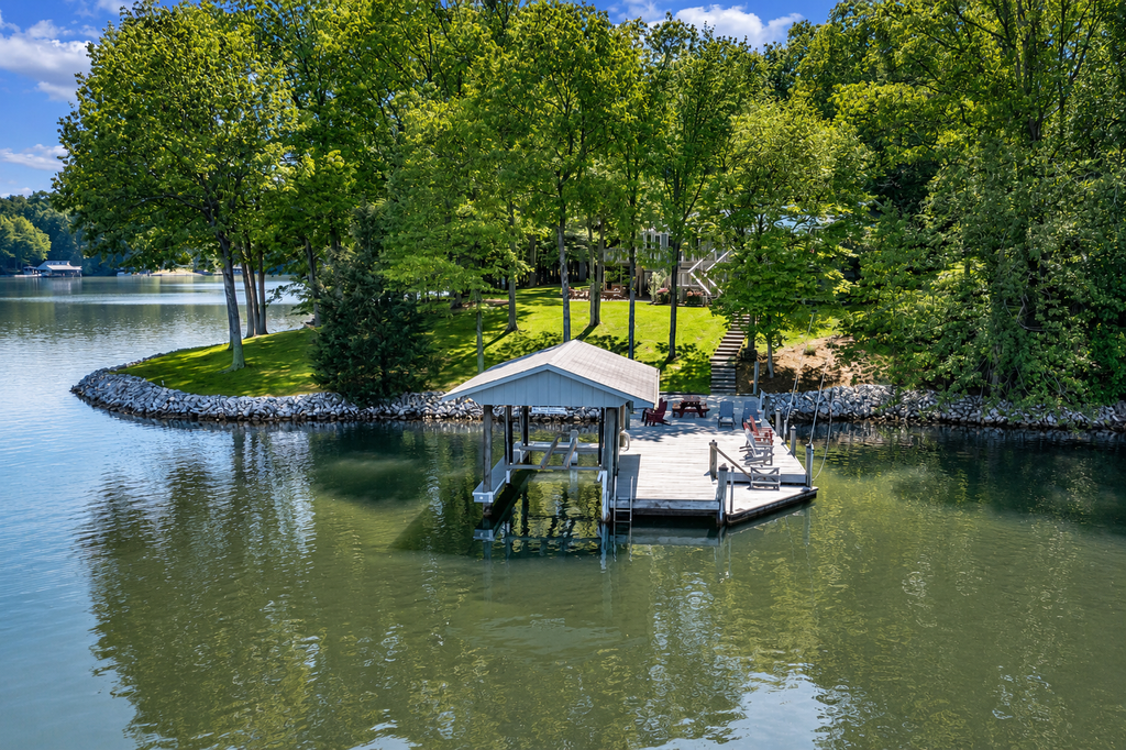 LAKE Point Retreat