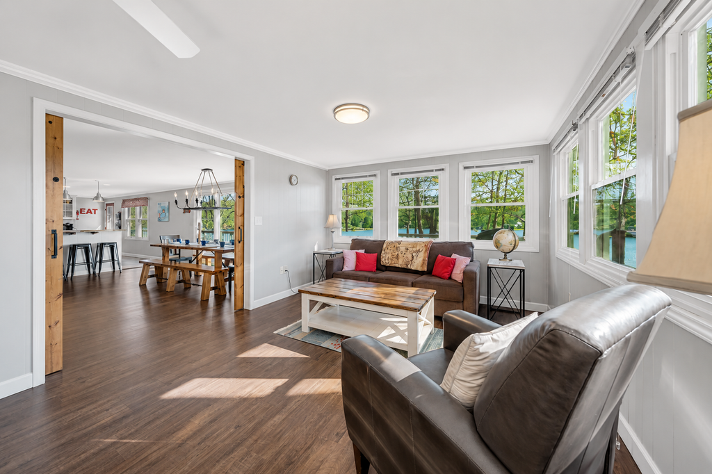 LAKE Point Retreat