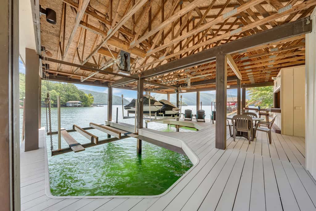 LAKE Allure