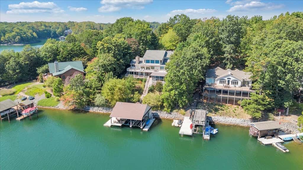 LAKE Allure
