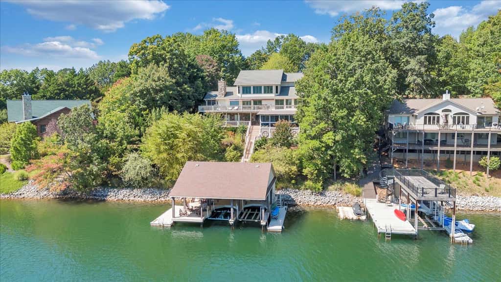 LAKE Allure