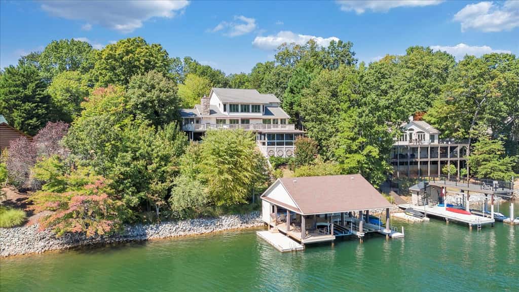LAKE Allure