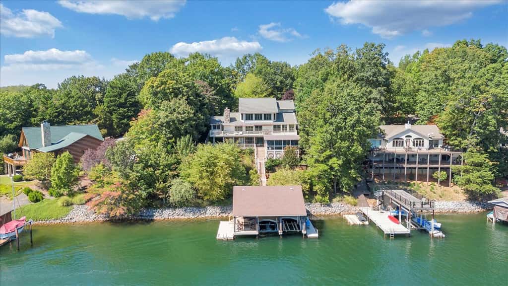 LAKE Allure